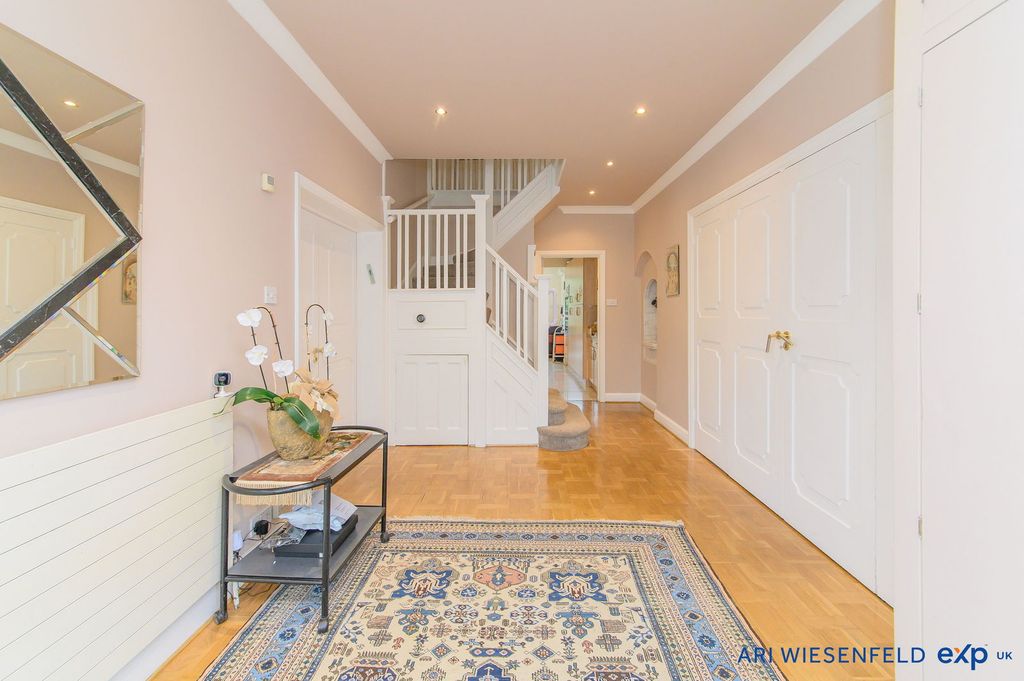 Property photo 3 of 18