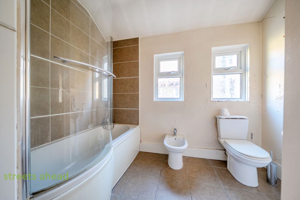 Property photo 3 of 15 53Bc970E-37E6-4A1...