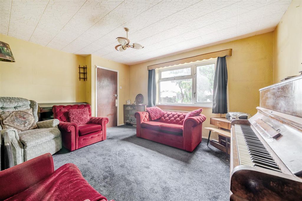 Property photo 2 of 13 Sitting Room H.Jpg