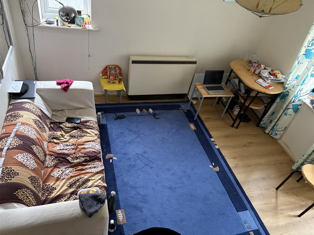 Property photo 3 of 5 27 Lyon Living Room .Jpeg