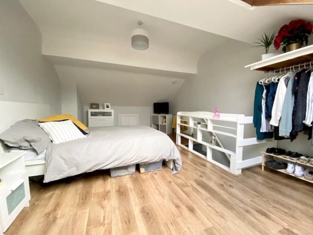 Property photo 2 of 9 A Bright And Spacious Master Bedroom Featuring A c...