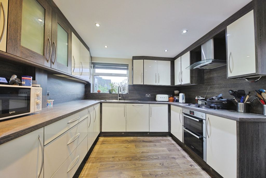 Property photo 2 of 18 4191365