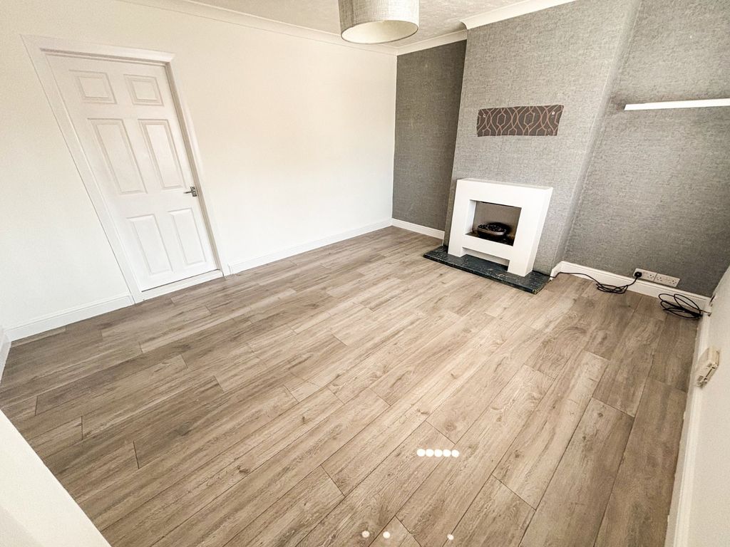 Property photo 2 of 16 Lounge