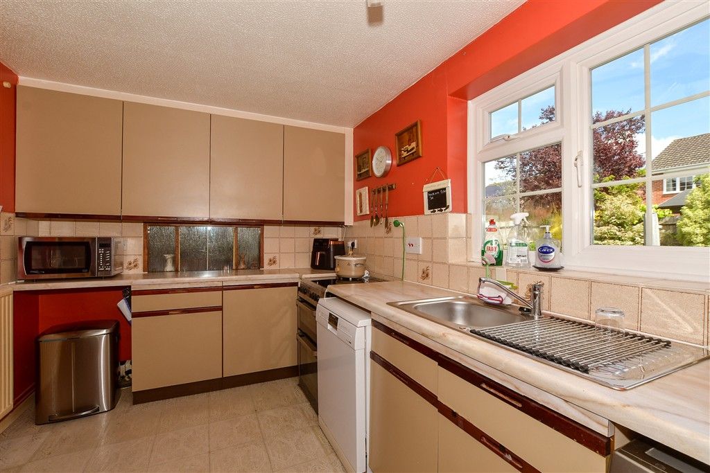 Property photo 3 of 14 Kitchen