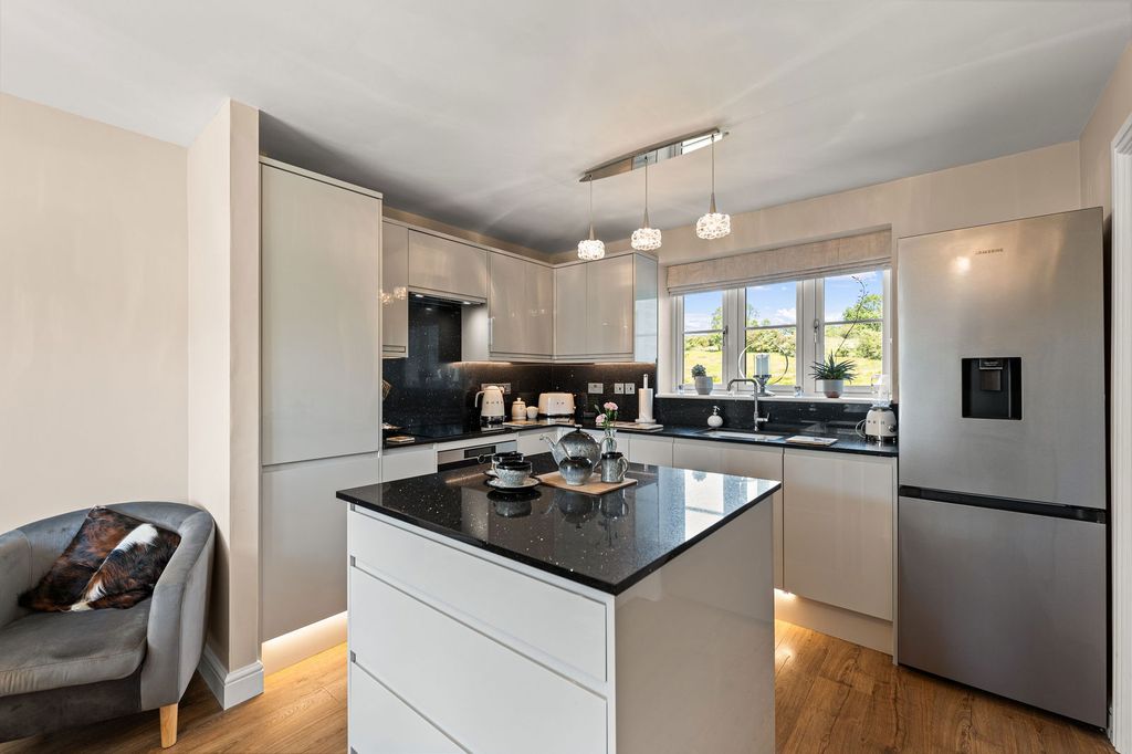 Property photo 3 of 36