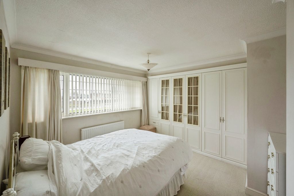 Property photo 3 of 16 Bedroom