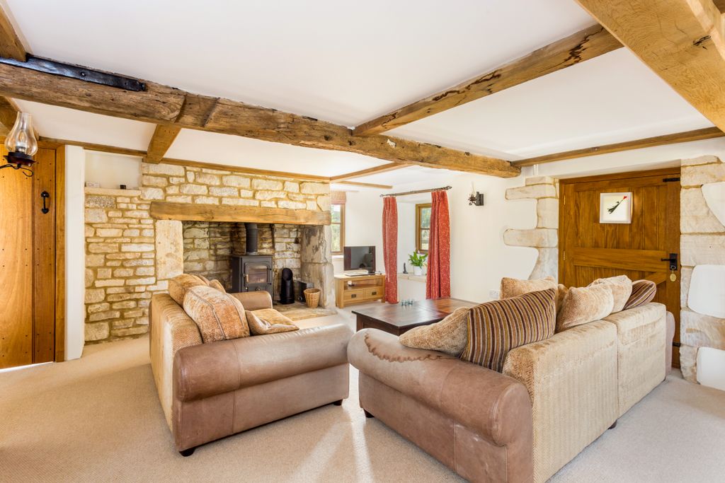 Property photo 3 of 16 Sitting Room