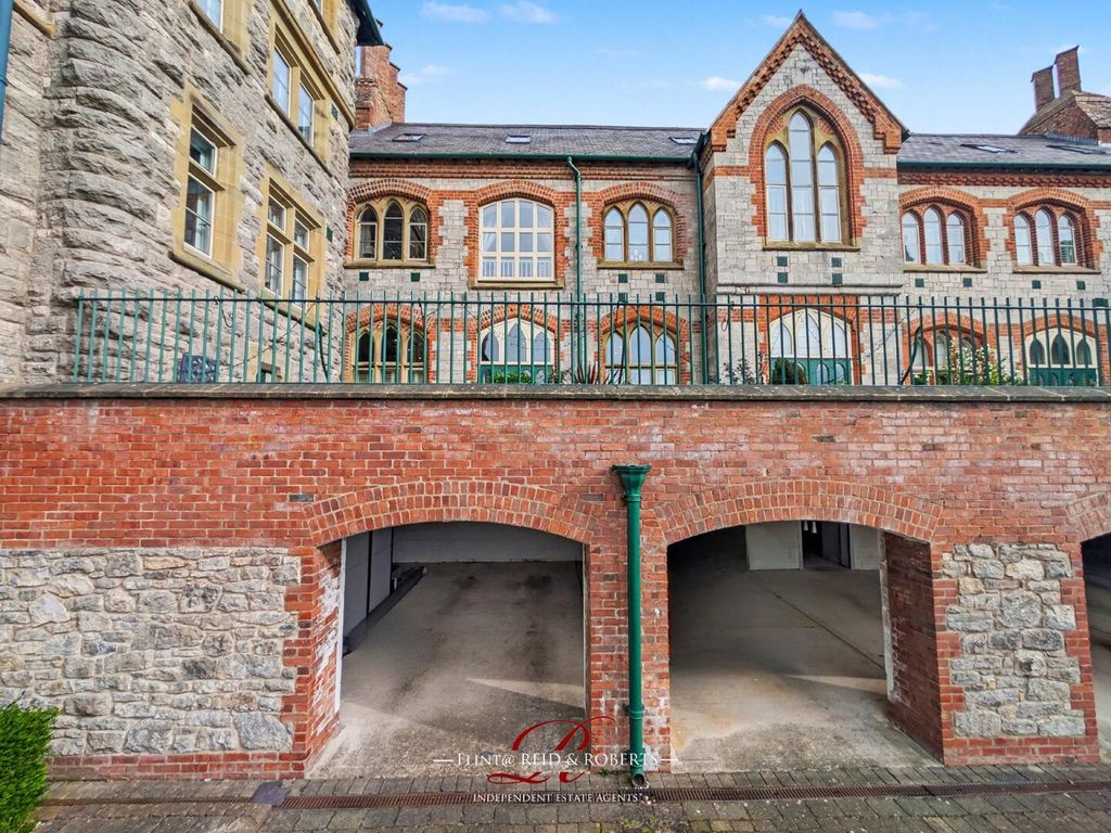 Property photo 2 of 31 Front (Exterior)