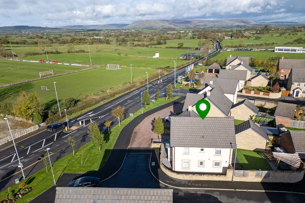 Property photo 3 of 24 4598416