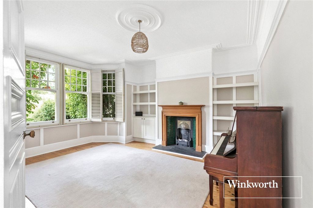 Property photo 3 of 24 Picture No. 06