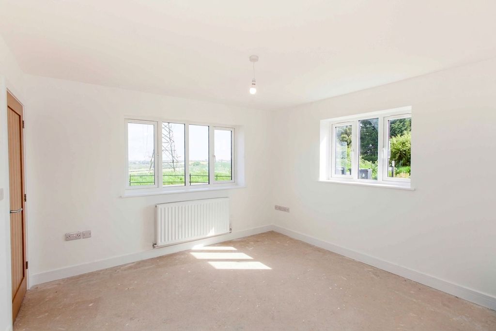 Property photo 3 of 21