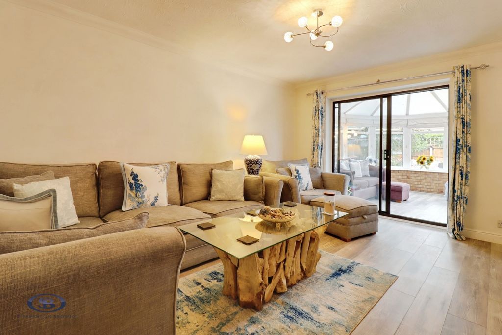 Property photo 3 of 28 Pbox-Img.Jpg