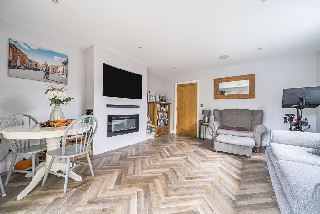 Property photo 2 of 18 1366051-13-68Efb2...