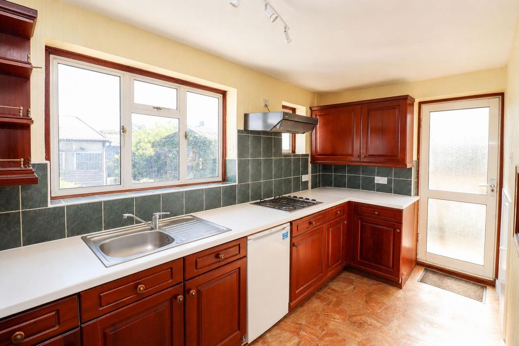 Property photo 2 of 19 Kitchen