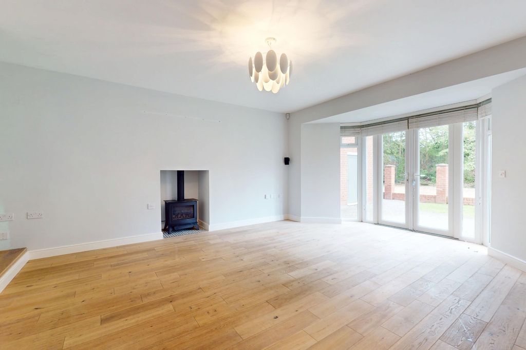 Property photo 3 of 51 4737696