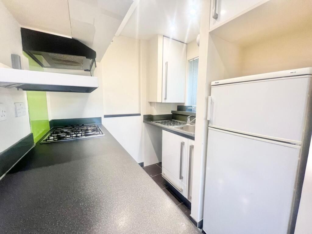 Property photo 2 of 6 .