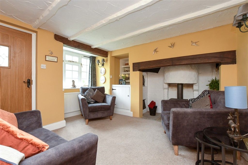 Property photo 3 of 20 Lounge