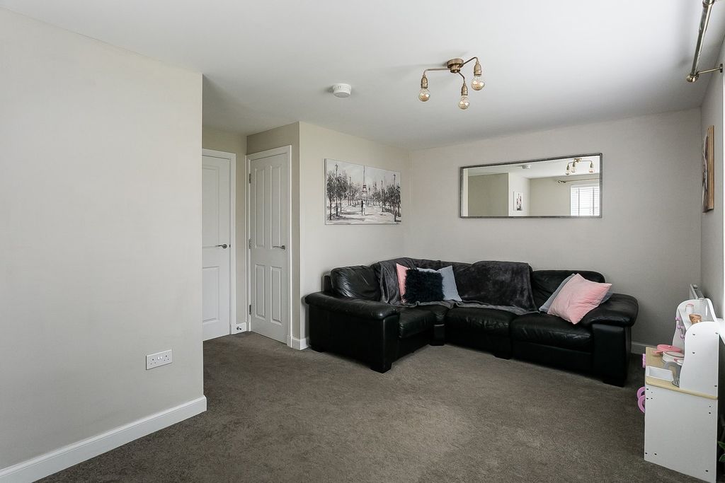 Property photo 3 of 31