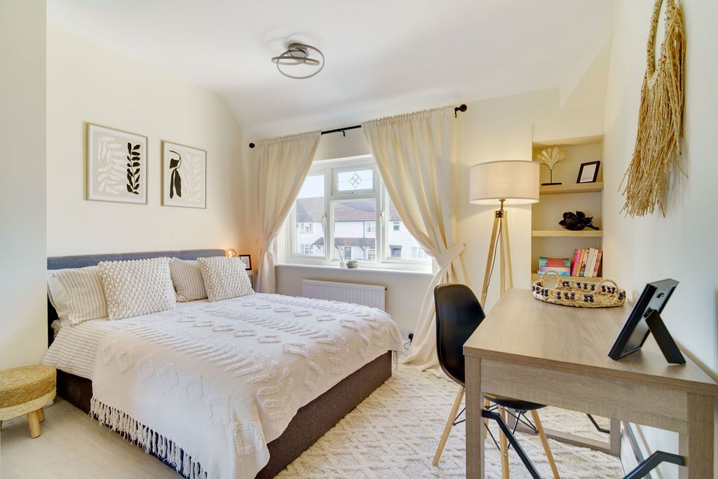 Property photo 3 of 28