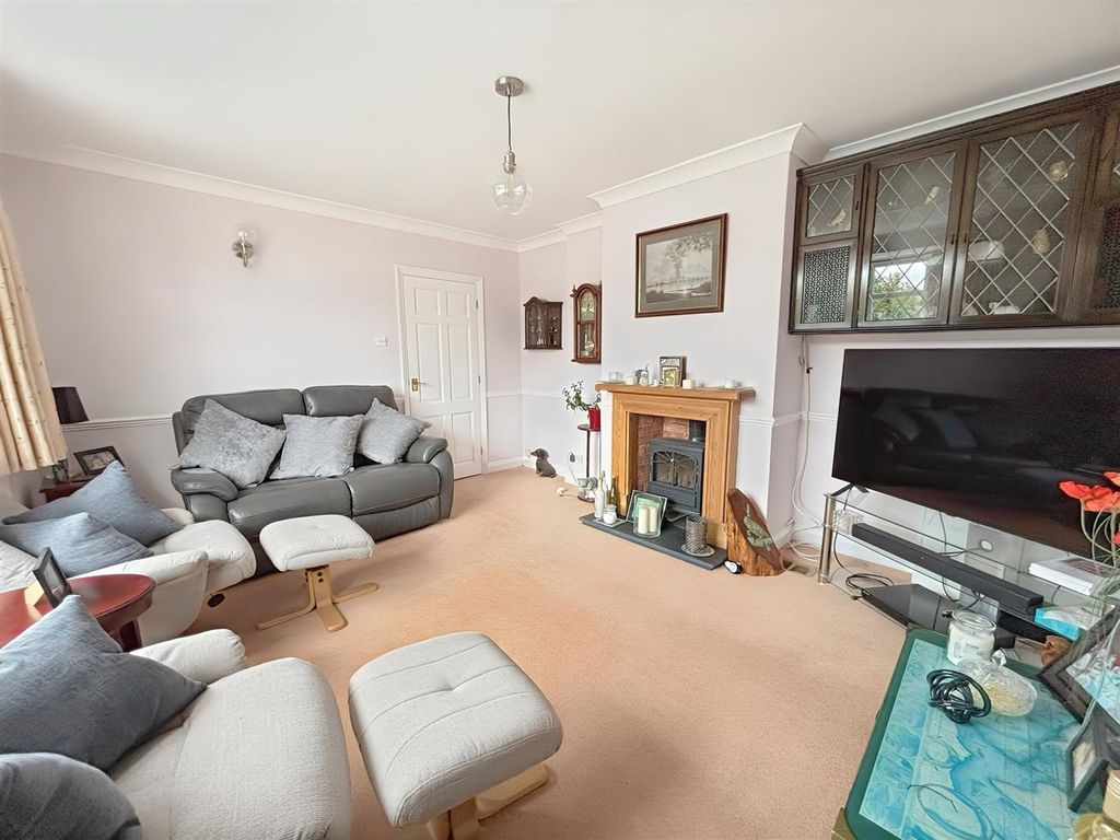 Property photo 3 of 27