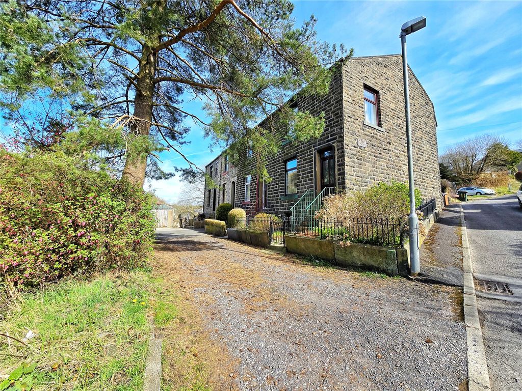 Property photo 2 of 14 Piercy Meadow