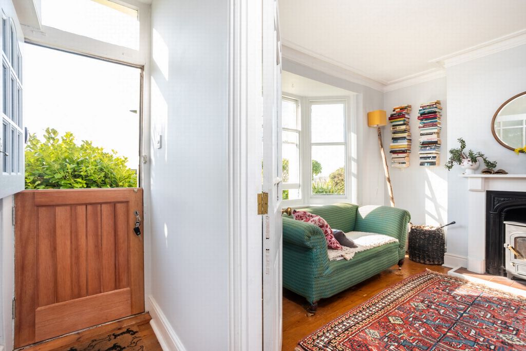 Property photo 3 of 20 Entrance Hall