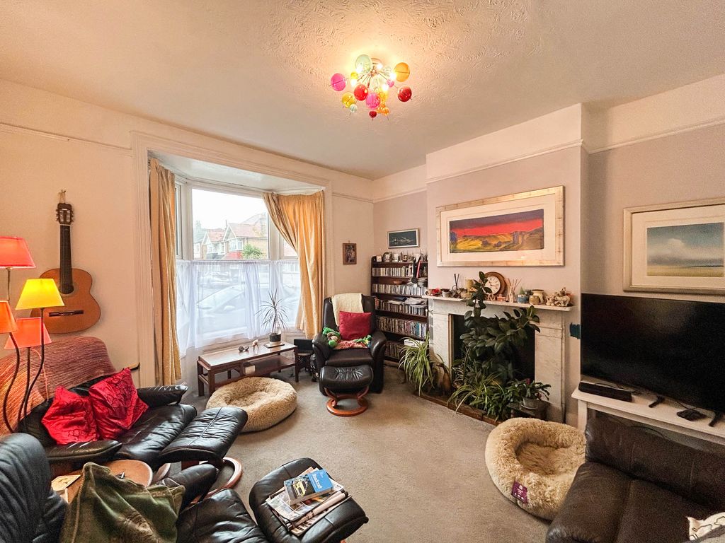 Property photo 2 of 18