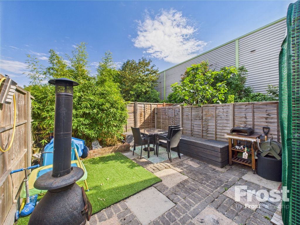 Property photo 3 of 17 Garden