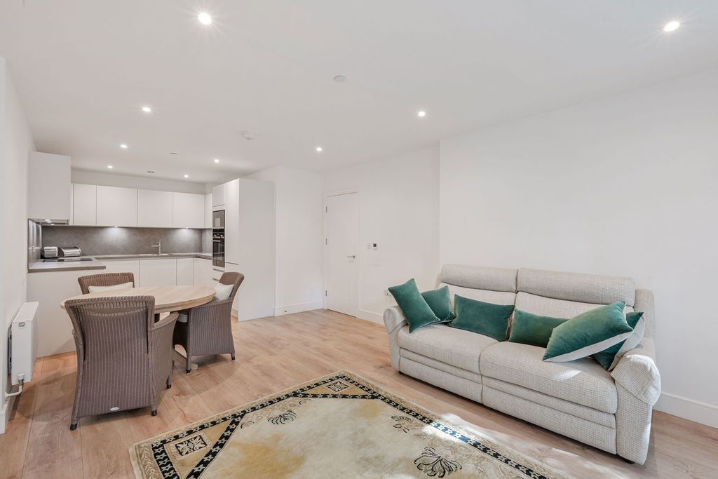Additional image 4 of 2 bed flat for sale2 Eden Place, Oxted RH8