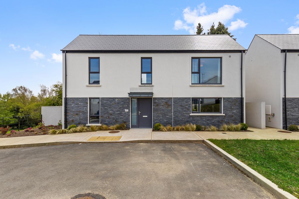 Property photo 1 of 34
