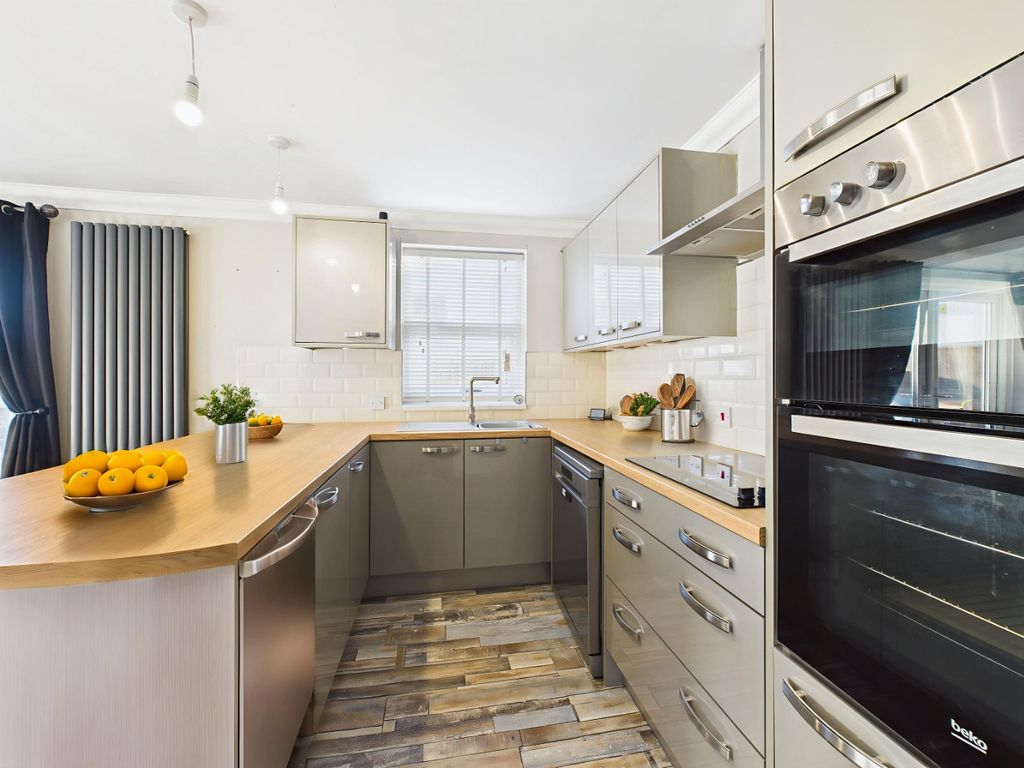 Property photo 3 of 8 4711998