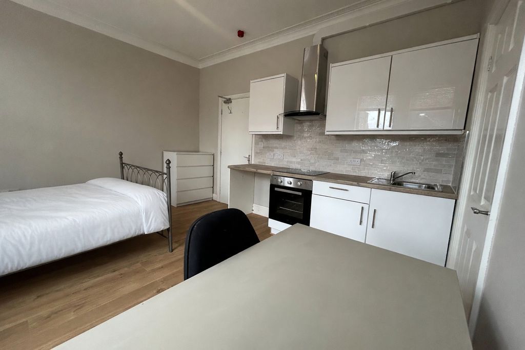 Property photo 1 of 6 Photo 2