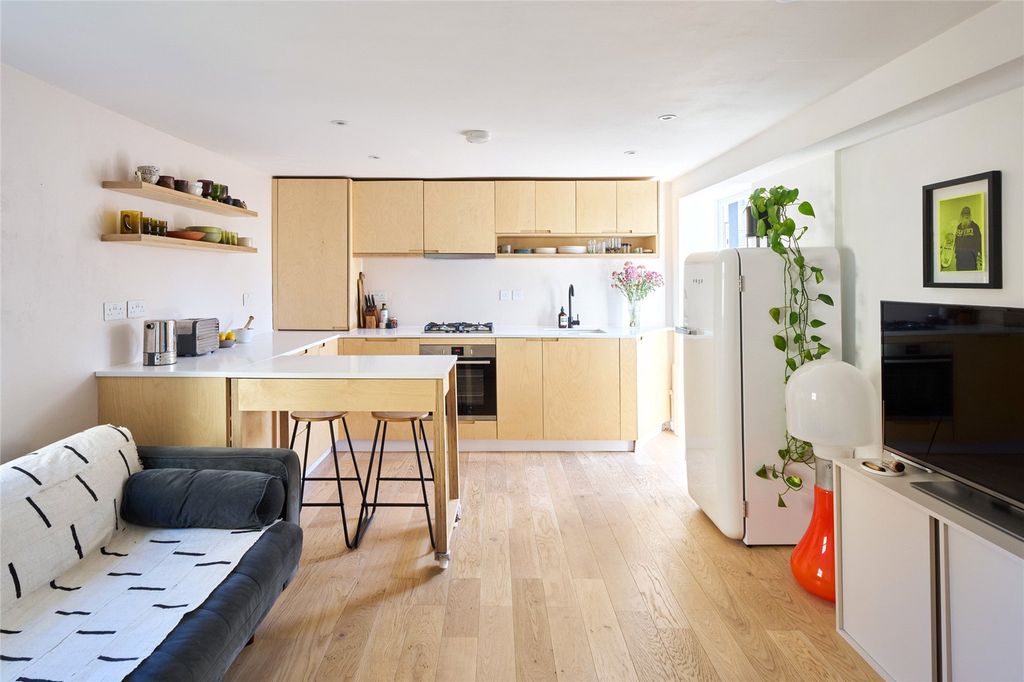 Property photo 1 of 13 Roman Road E3