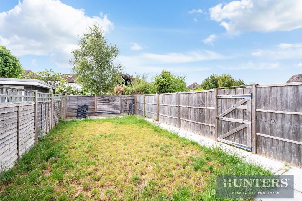 Property photo 3 of 11 Hambleton Close 20 (10).Jpg