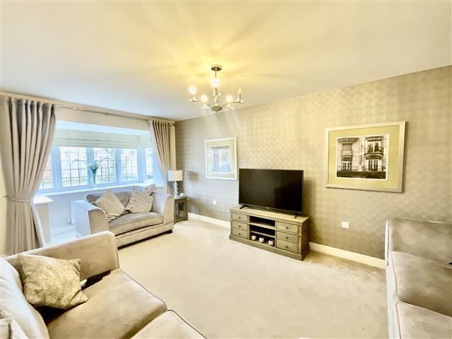 Property photo 3 of 21 Lounge