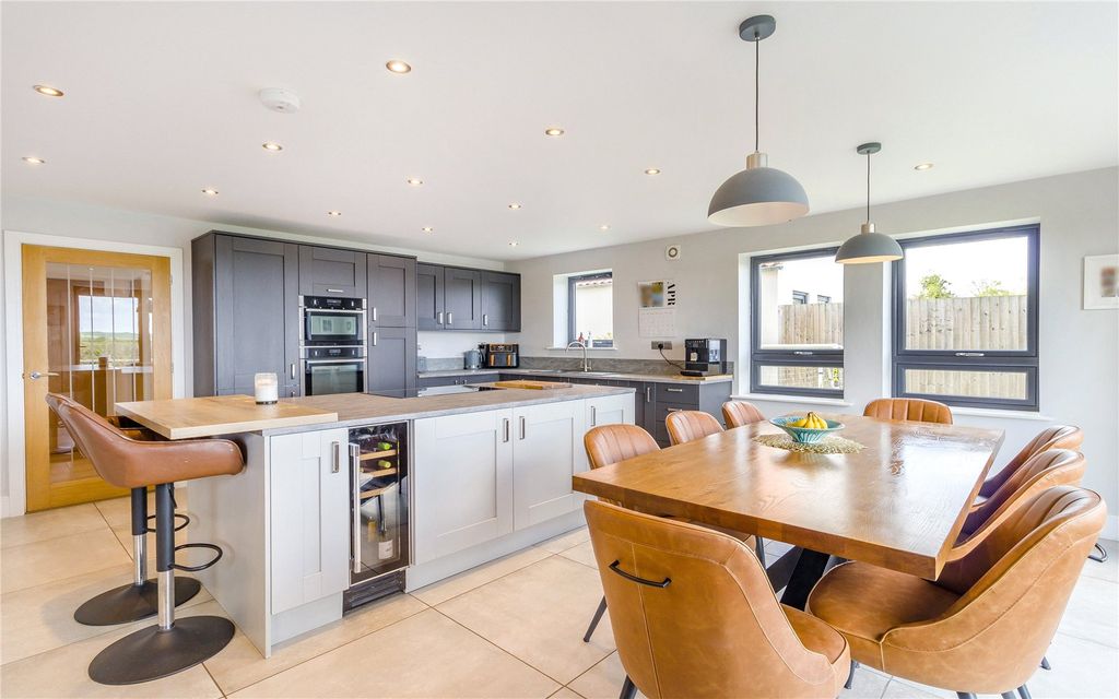 Property photo 2 of 19 Kitchen/Dining Room
