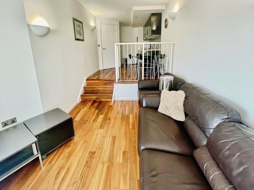 Property photo 2 of 9 Picture No. 32