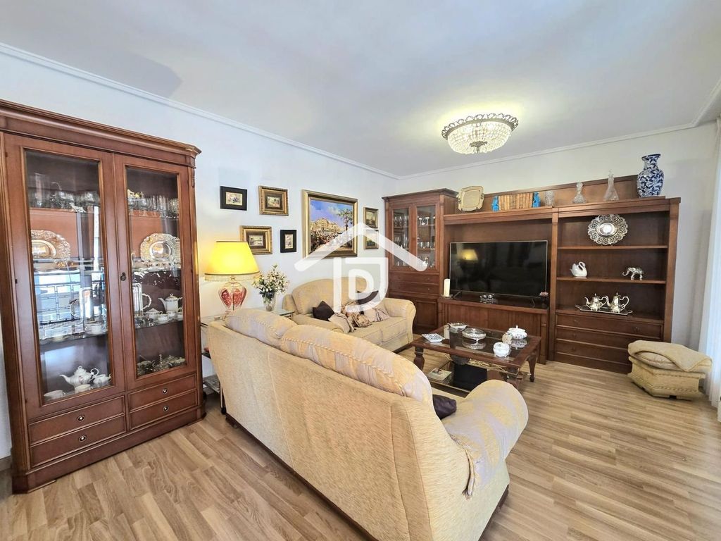 Property photo 1 of 38 Amplitude, Light And Elegance In An Exterior Home