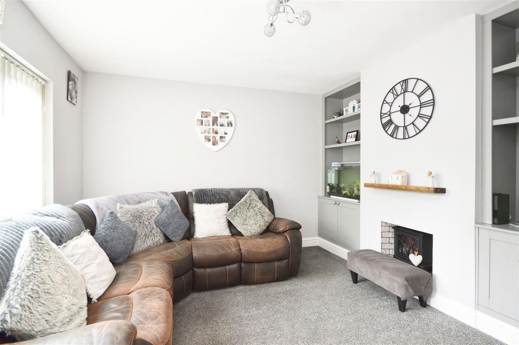Property photo 3 of 15 Sitting Room
