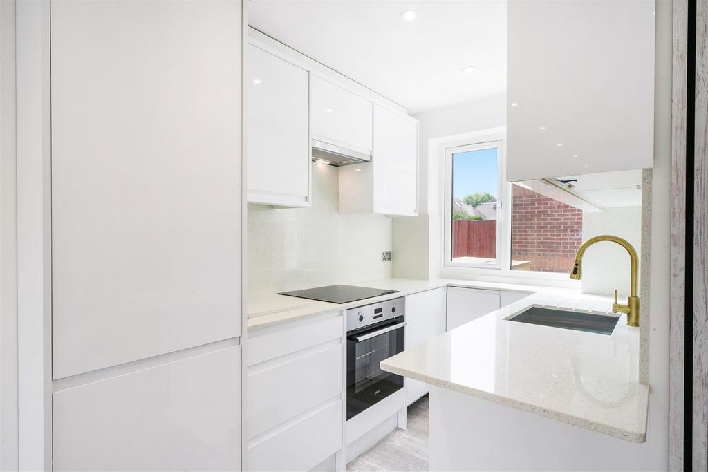 Property photo 3 of 13 20 Sovereign Grove - Nhplfmn7Vbwlg73V9Uqm.Jpg