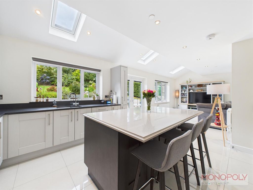 Property photo 2 of 43 Cam01943G0-Pr0496-Still028.Jpg