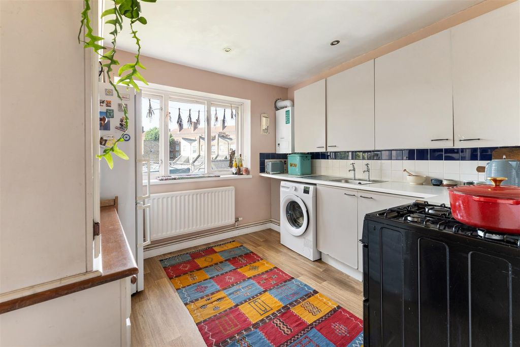 Property photo 3 of 23 Mothers Square, E5Mothers Square, E5