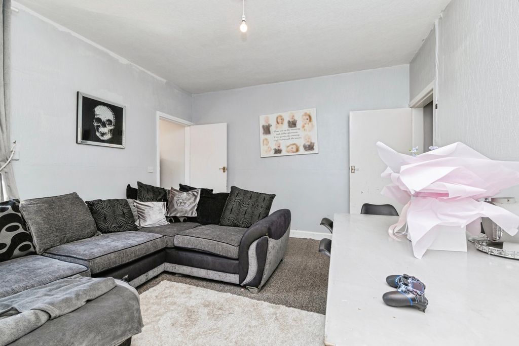 Property photo 3 of 15 Pbox-Img.Jpg