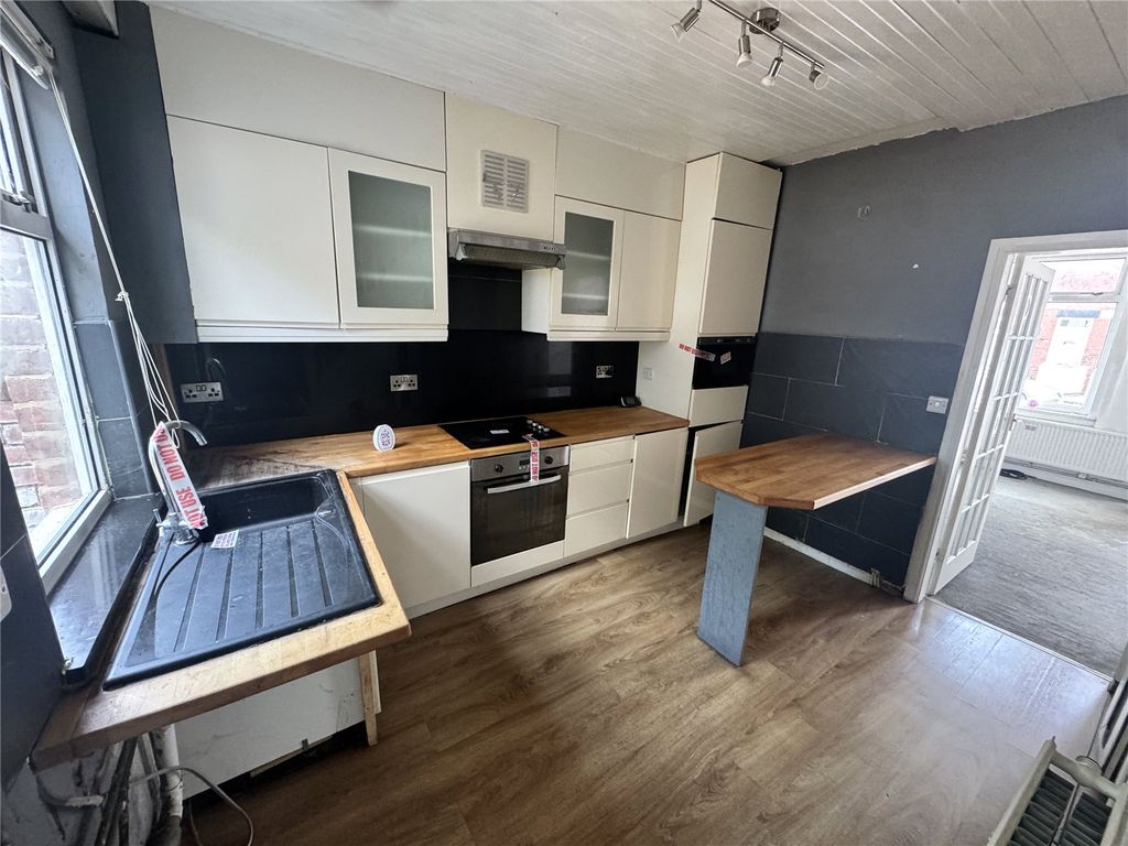 Property photo 2 of 14 Kitchen