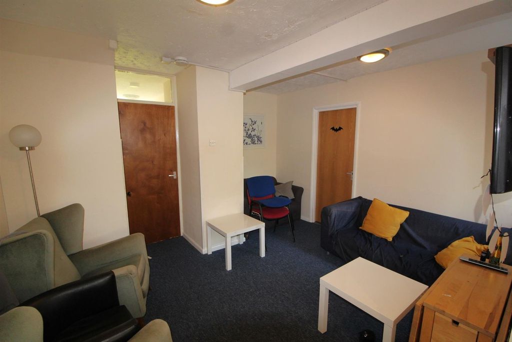 Property photo 2 of 16 Lounge.Jpg