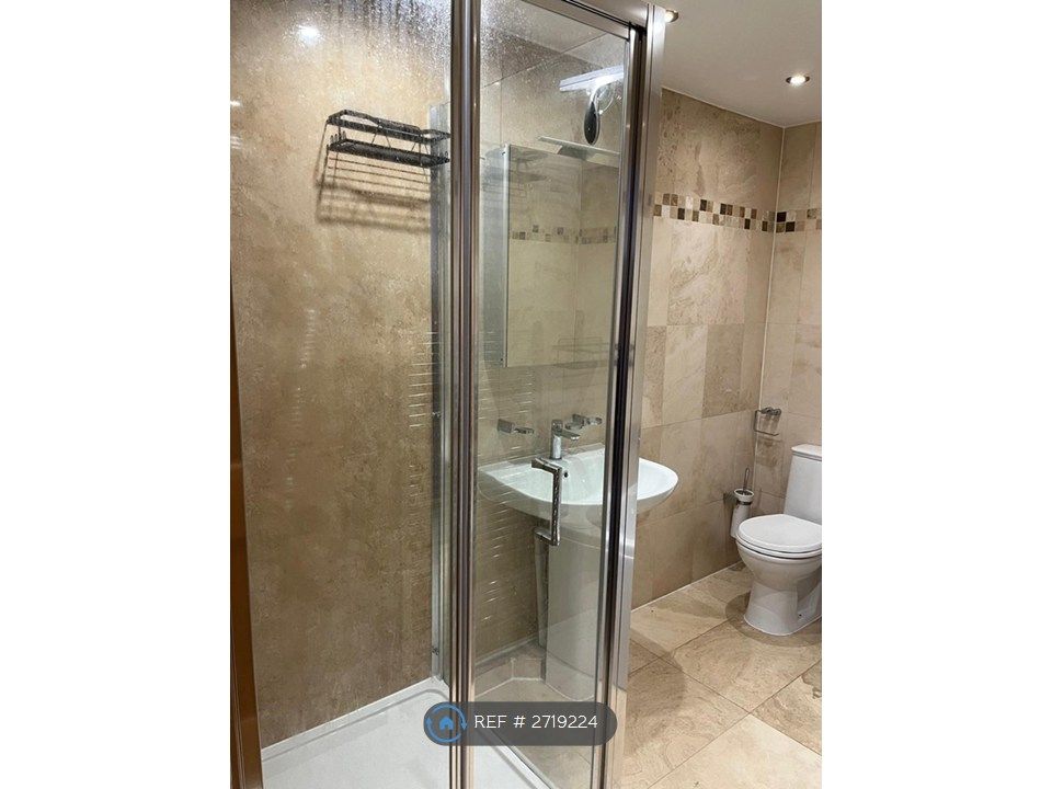 Property photo 2 of 35 Bathroom