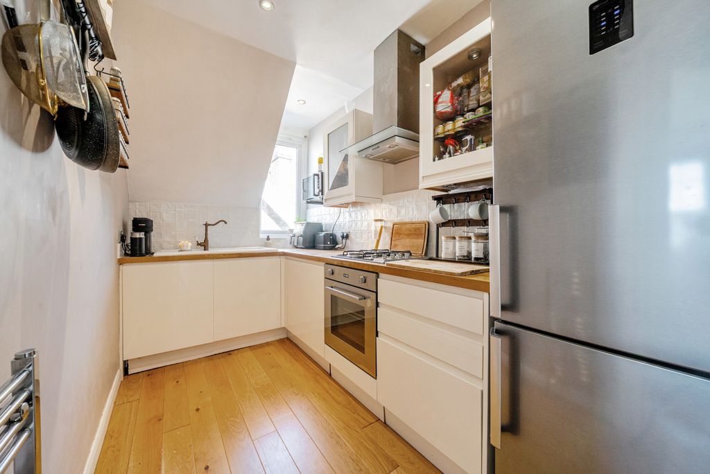 Property photo 3 of 25 Kitchen