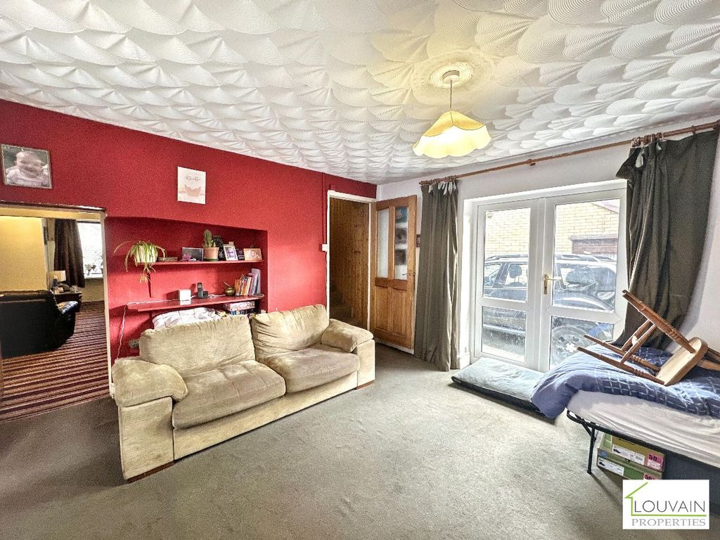 Property photo 3 of 27