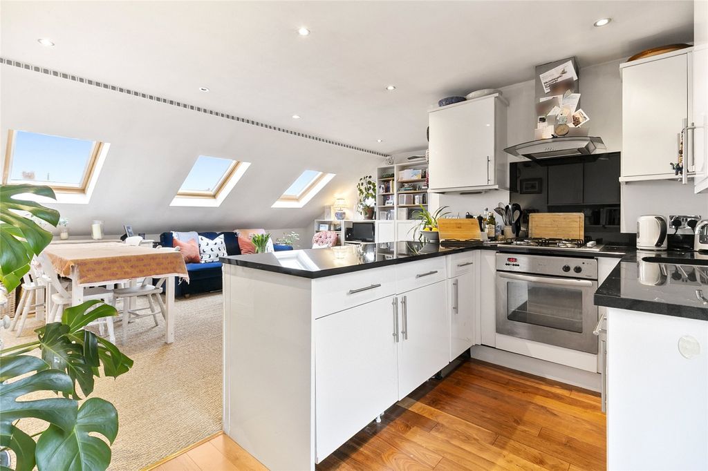 Property photo 3 of 11 Picture No. 12