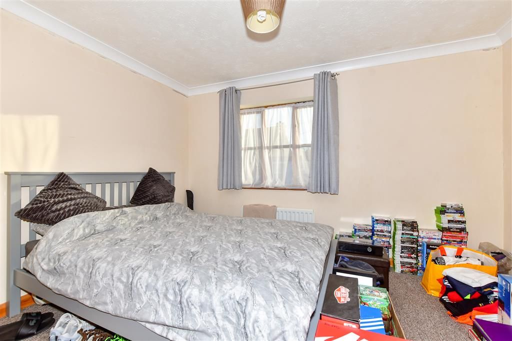 Property photo 1 of 6 Bedroom